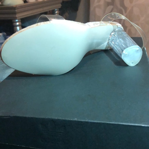 Perfect fashion statement clear heels never worn - Picture 5 of 7